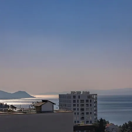 4* In Apartment